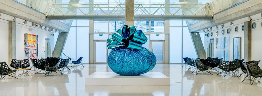 Koons: Baroque Egg with Bow